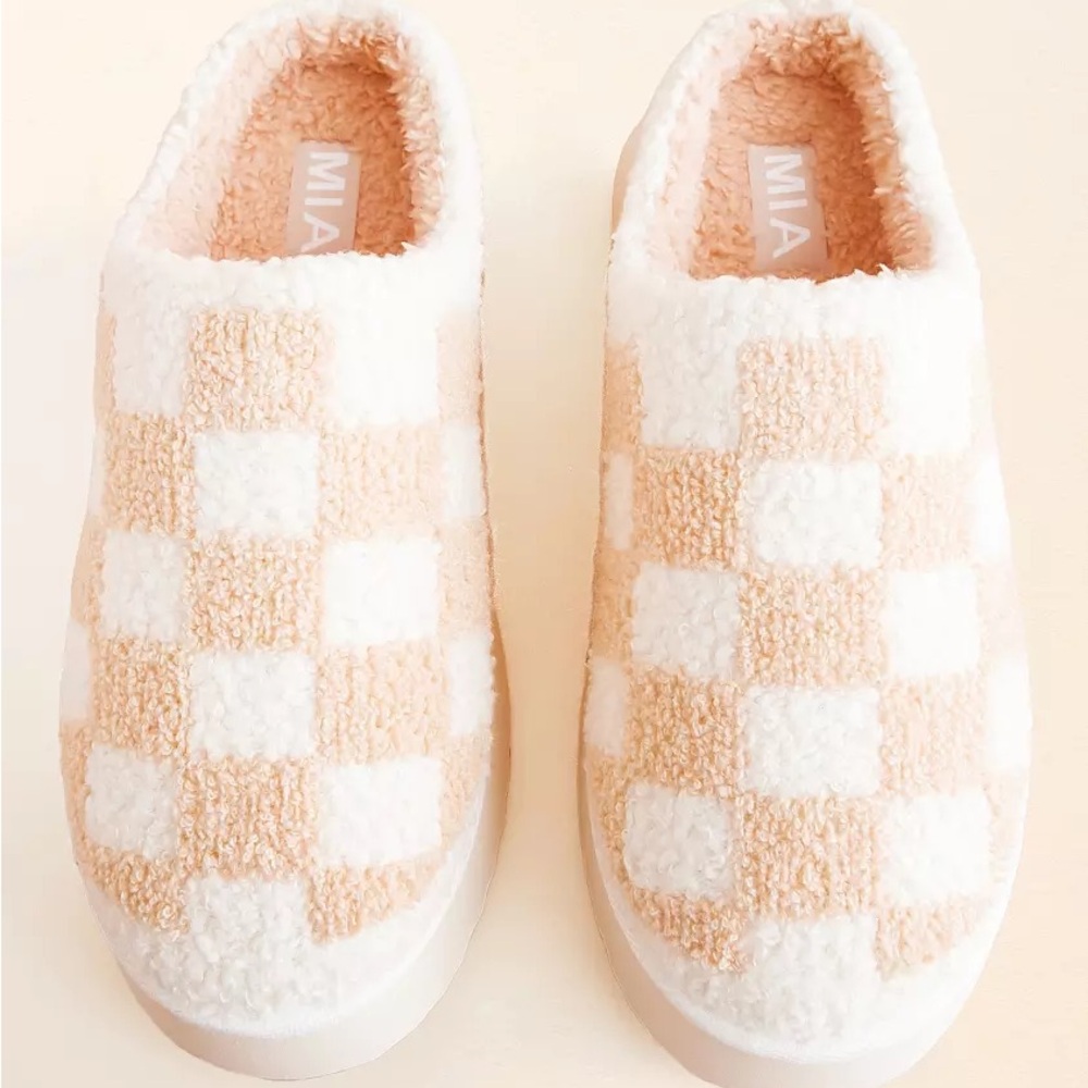 Slippers - Picture 2 of 4